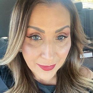 Meet your Posher, Ester